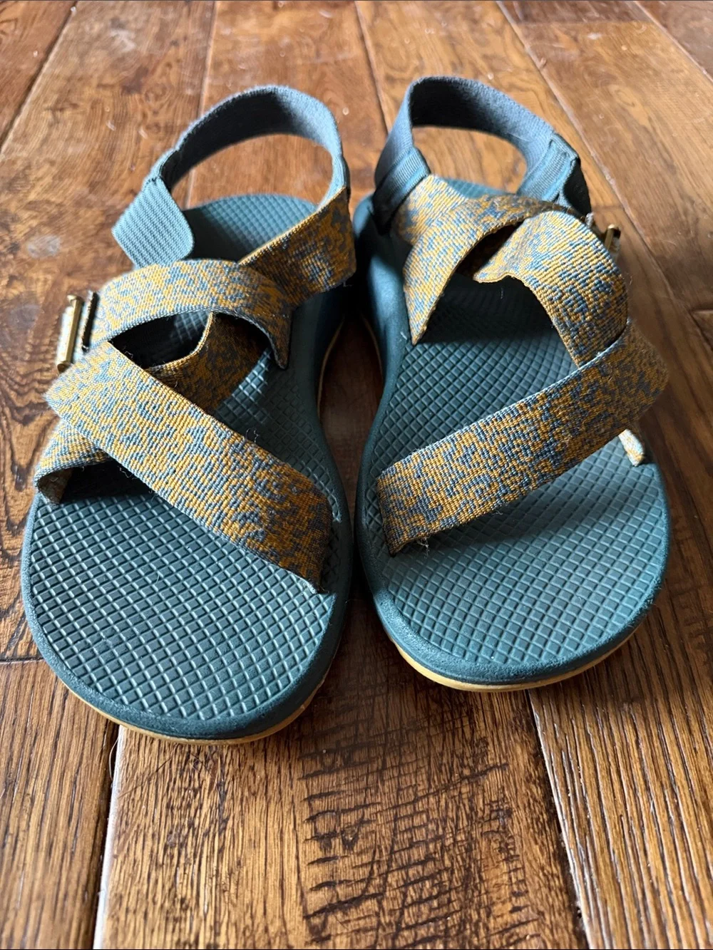 CHACO Women’s Classic Sandals Size W10